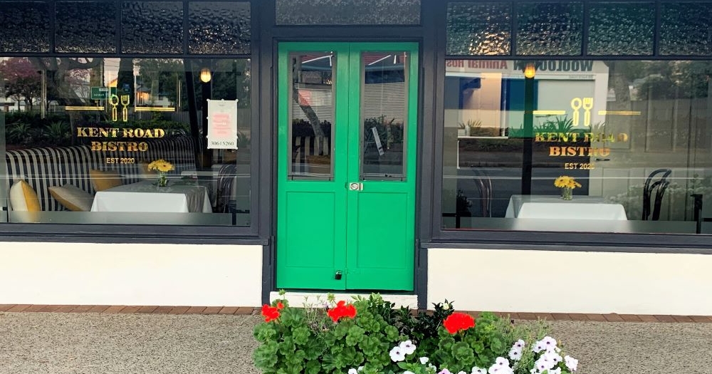 Green front door entrance to Kent Road Bistro, Wooloowin