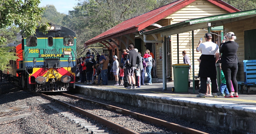 Picnic Train departing Swanbank 