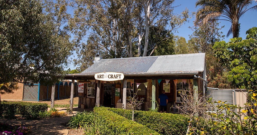 Pioneer Slab hut in Samford Park